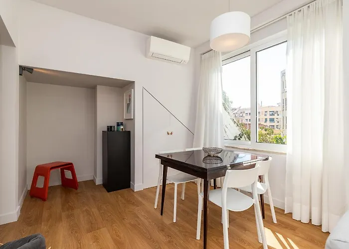 Claude Homes Marques Lisboa